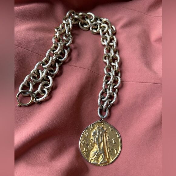 1970s Medieval Style Gold Pendant and Chain Necklace - Picture 5 of 7